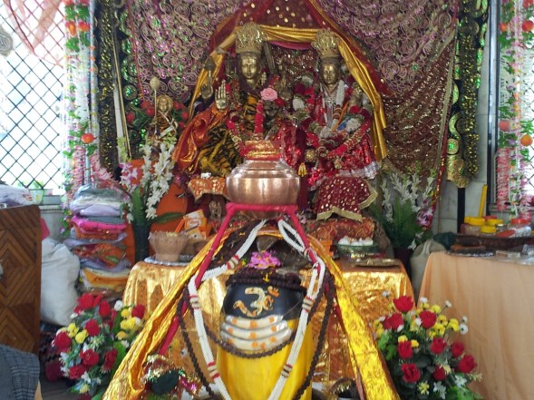 The statues of the Shiva and Parvati inside the temple were beautiful as well