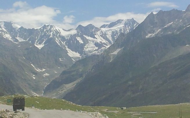 On the way to Rohtang Pass